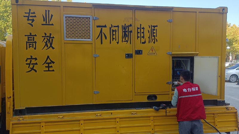 霍山柴油发电机组和UPS电源配合使用时，如何避免切换过程中的电力中断？